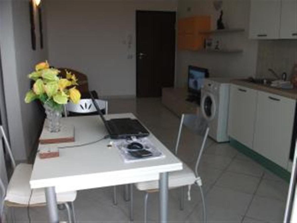 Adult Only Beachfront 2 Bedroom Apartment Santa Maria Airport Pick Up, Aircon, Unlimited Wifi Ideal For Remote Working And Long Stay מראה חיצוני תמונה